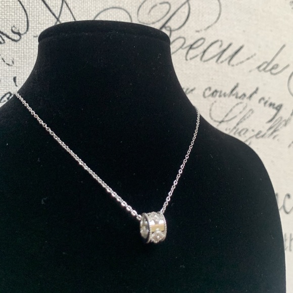 Jewelry - BRAND NEW Silver Pendant Necklace